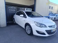 Usado Opel Astra Selective 140 CV (102 kW) 2015 Blanco Berlina