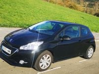 Usado Peugeot 208 Active 92 CV (67 kW) 2012 Negro Utilitario