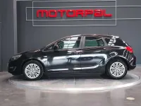 Usado Opel Astra Selective 110 CV (80 kW) 2013 Burdeos Utilitario