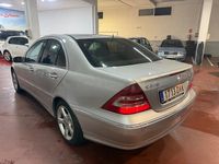 Usado Mercedes C220 Avantgarde 150 CV (110 kW) 2006 Gris / plata Berlina