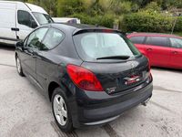 Usado Peugeot 207 75 CV (55 kW) 2007 Negro Berlina