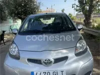 Usado Toyota Aygo 68 CV (50 kW) 2009 Gris / plata Utilitario