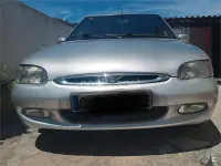 Usado Ford Escort 90 CV (66 kW) 1999 Blanco Berlina