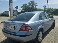 Usado Ford Mondeo Trend 130 CV (95 kW) 2006 Azul Berlina