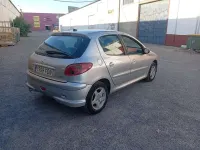 Usado Peugeot 206 75 CV (55 kW) 2006 Gris Utilitario