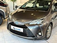 Usado Toyota Yaris Hybrid Advance 100 CV (73 kW) 2018 Gris / plata Berlina