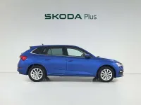 Usado Skoda Scala 110 CV (80 kW) 2022 Azul Utilitario