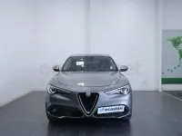 Usado Alfa Romeo Stelvio 150 CV (110 kW) 2018 Gris / plata SUV