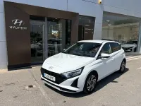 Usado Hyundai i20 100 CV (73 kW) 2025 Blanco Utilitario
