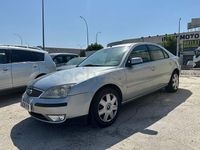 Usado Ford Mondeo Ambiente 115 CV (84 kW) 2005 Gris / plata Berlina