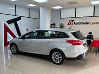 Usado Ford Focus Trend 125 CV (91 kW) 2018 Gris / plata Familiar