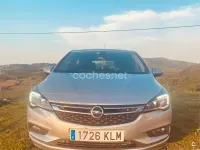 Usado Opel Astra Selective 125 CV (91 kW) 2018 Gris / plata Berlina
