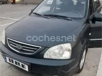 Usado Kia Carens LX 112 CV (82 kW) 2006 Negro Monovolumen