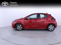 Usado Toyota Yaris Hybrid Active 116 CV (85 kW) 2025 Rojo Berlina