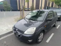 Usado Ford Fiesta 100 CV (73 kW) 2004 Negro Utilitario