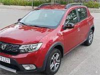 Usado Dacia Sandero Essentiel 90 CV (66 kW) 2019 Granate Berlina