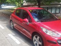 Usado Peugeot 207 70 CV (51 kW) 2006 Rojo Berlina