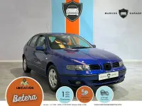 Usado Seat Leon Sport 125 CV (91 kW) 2001 Azul Utilitario