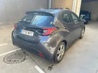 Usado Toyota Yaris Hybrid Active 116 CV (85 kW) 2025 Gris / plata Berlina