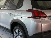 Usado Peugeot 2008 99 CV (72 kW) 2019 Gris artense SUV