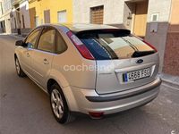 Usado Ford Focus Ambiente 90 CV (66 kW) 2007 Gris / plata Berlina