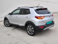 Usado Kia Stonic 110 CV (80 kW) 2017 Gris / plata SUV