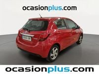 Usado Toyota Yaris Hybrid Active 100 CV (73 kW) 2016 Rojo