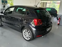 Usado VW Polo Sportline 105 CV (77 kW) 2017 Negro Berlina