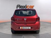 Usado Dacia Sandero Comfort 101 CV (74 kW) 2020 Granate Berlina