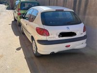 Usado Peugeot 206 75 CV (55 kW) 2004 Blanco Berlina