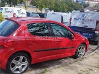 Usado Peugeot 207 70 CV (51 kW) 2006 Rojo Berlina