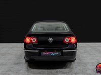 Usado VW Passat Highline 160 CV (117 kW) 2008 Negro Berlina