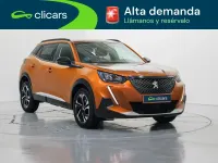 Usado Peugeot 2008 Allure 100 CV (73 kW) 2022 Naranja SUV