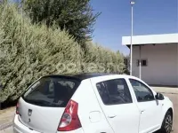 Usado Dacia Sandero Lauréate 75 CV (55 kW) 2012 Blanco Berlina