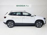 Usado Skoda Karoq Selection 110 CV (80 kW) 2024 Blanco SUV