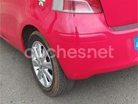 Usado Toyota Yaris Active 101 CV (74 kW) 2010 Rojo Berlina