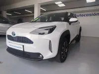 Käytetty Toyota Yaris Hybrid Connect Style 116 HP (85 kW) 2022 Valkoinen