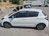 Usado Toyota Yaris Hybrid 100 CV (73 kW) 2017 Blanco Berlina