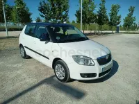 Usado Skoda Fabia 70 CV (51 kW) 2009 Blanco Berlina