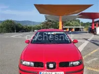Usado Seat Leon Sport 105 CV (77 kW) 2005 Rojo Utilitario
