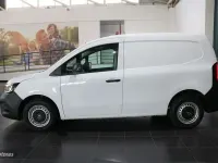 Usado Renault Kangoo 75 CV (55 kW) 2022 Blanco Monovolumen