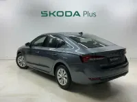 Usado Skoda Octavia Selection 150 CV (110 kW) 2025 Gris / plata Berlina