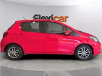 Usado Toyota Yaris Active 69 CV (50 kW) 2016 Rojo Berlina