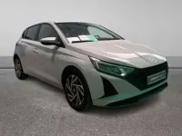 Usado Hyundai i20 80 CV (58 kW) 2025 Gris Utilitario