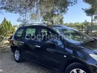 Usado Peugeot 307 110 CV (80 kW) 2005 Negro Familiar