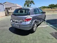 Usado Opel Astra Cosmo 100 CV (73 kW) 2006 Gris / plata Berlina