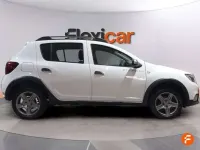 Usado Dacia Sandero Comfort 90 CV (66 kW) 2019 Blanco Utilitario
