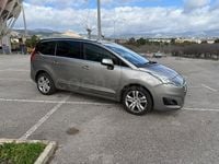 Usado Peugeot 5008 Allure 120 CV (88 kW) 2015 Gris / plata Monovolumen