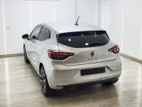Usado Renault Clio Zen 91 CV (66 kW) 2023 Gris Utilitario