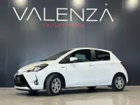 Usado Toyota Yaris Hybrid Active 100 CV (73 kW) 2019 Blanco Berlina